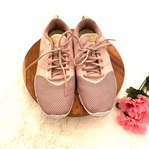 Nike Flex Essential Cross Training Shoes